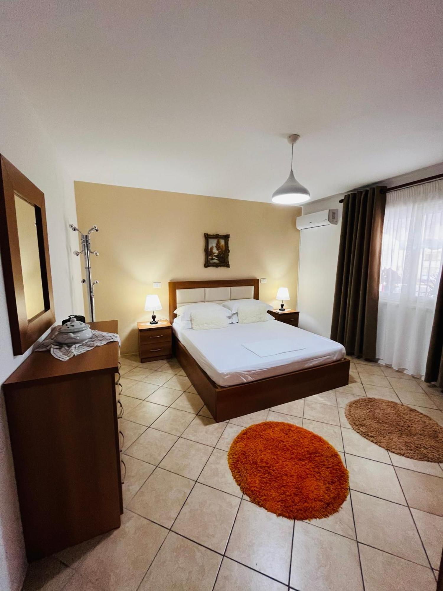 Iljazi'S Apartaments Vlorë Exterior foto
