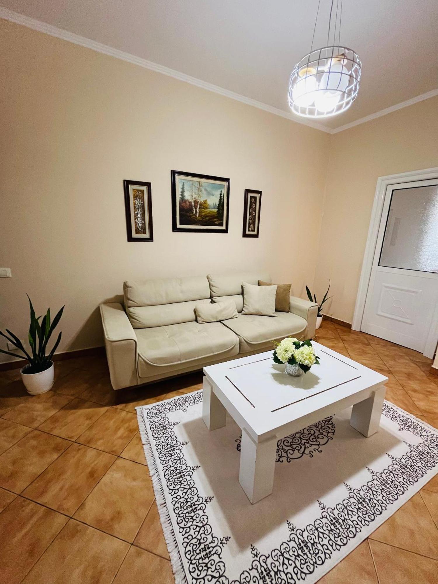 Iljazi'S Apartaments Vlorë Exterior foto
