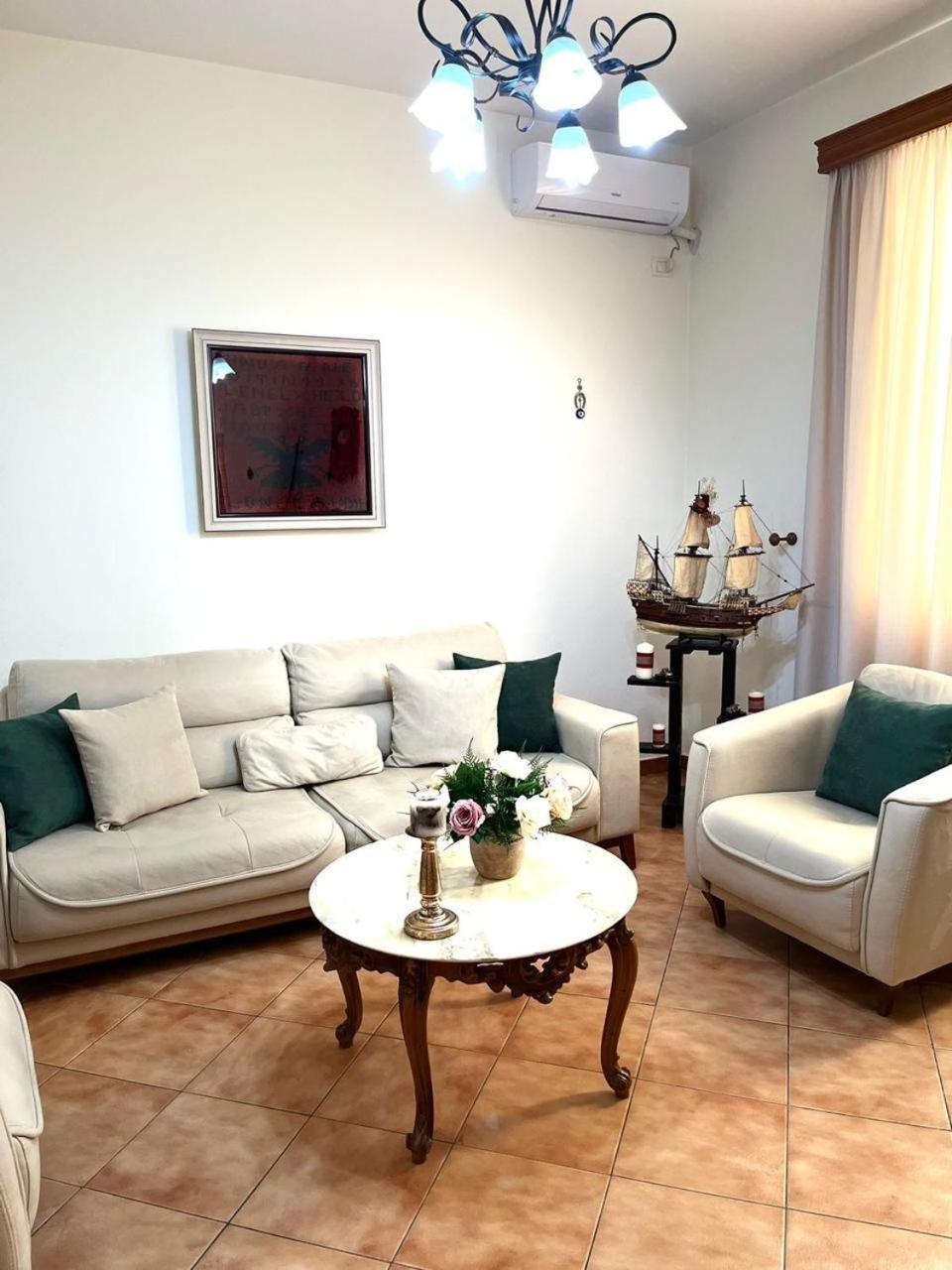 Iljazi'S Apartaments Vlorë Exterior foto