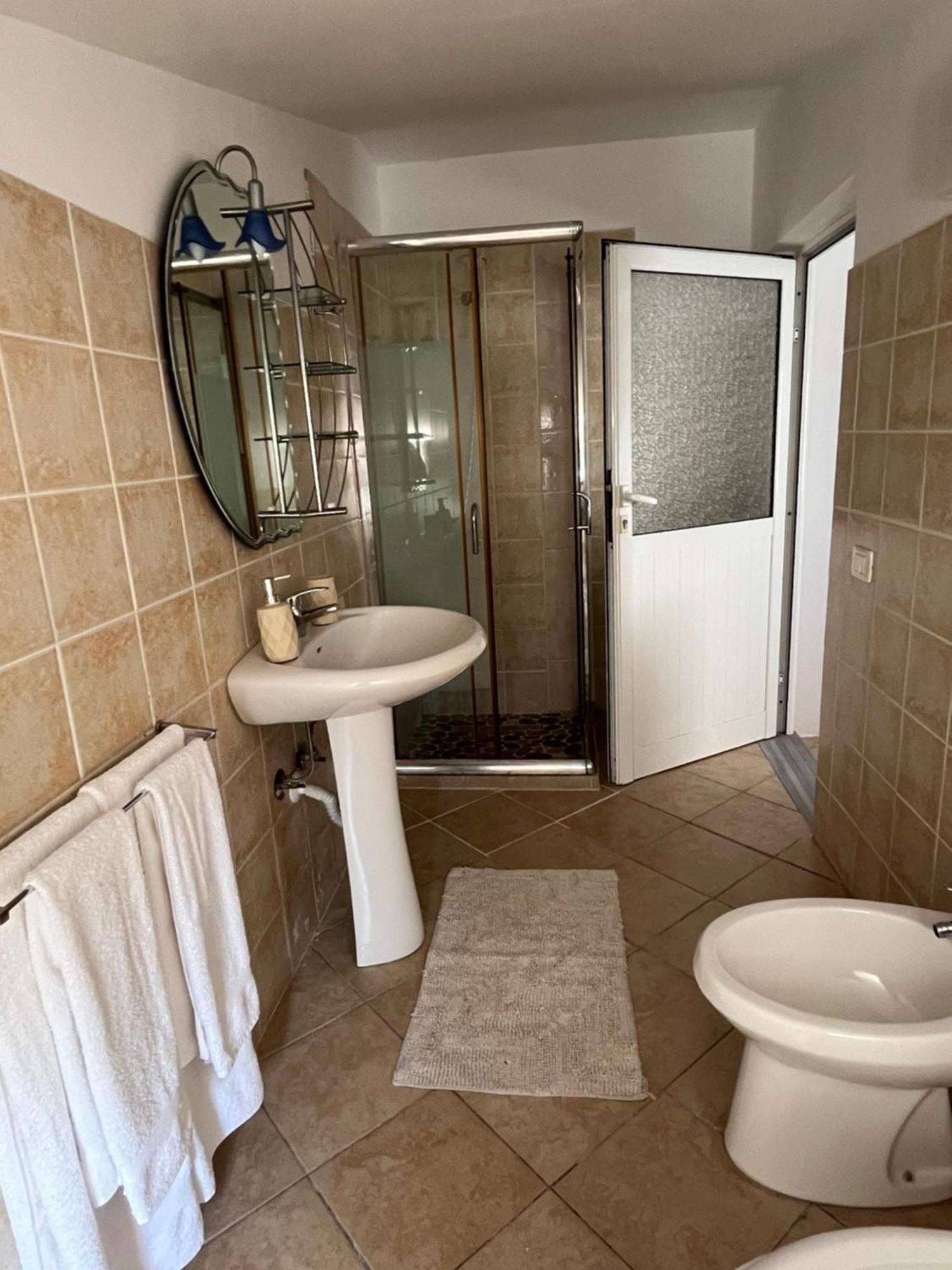 Iljazi'S Apartaments Vlorë Exterior foto