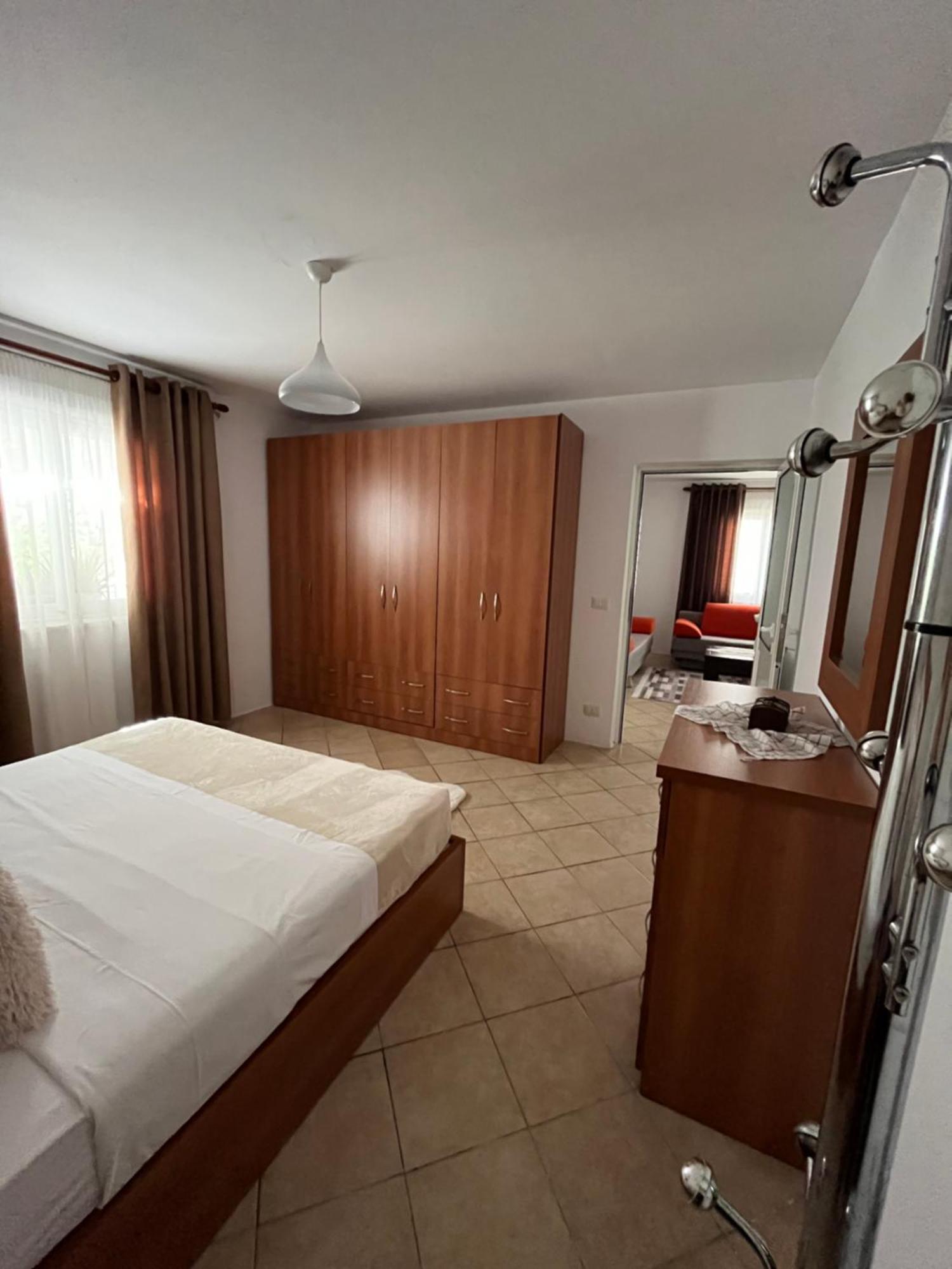 Iljazi'S Apartaments Vlorë Exterior foto